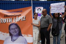 Juez de El Salvador decide si enviar a prisión provisional a abogada de DDHH tras polémica detención