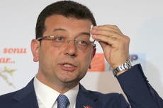 Turquía suspende a cinco alcaldes mientras aumenta la represión contra la oposición