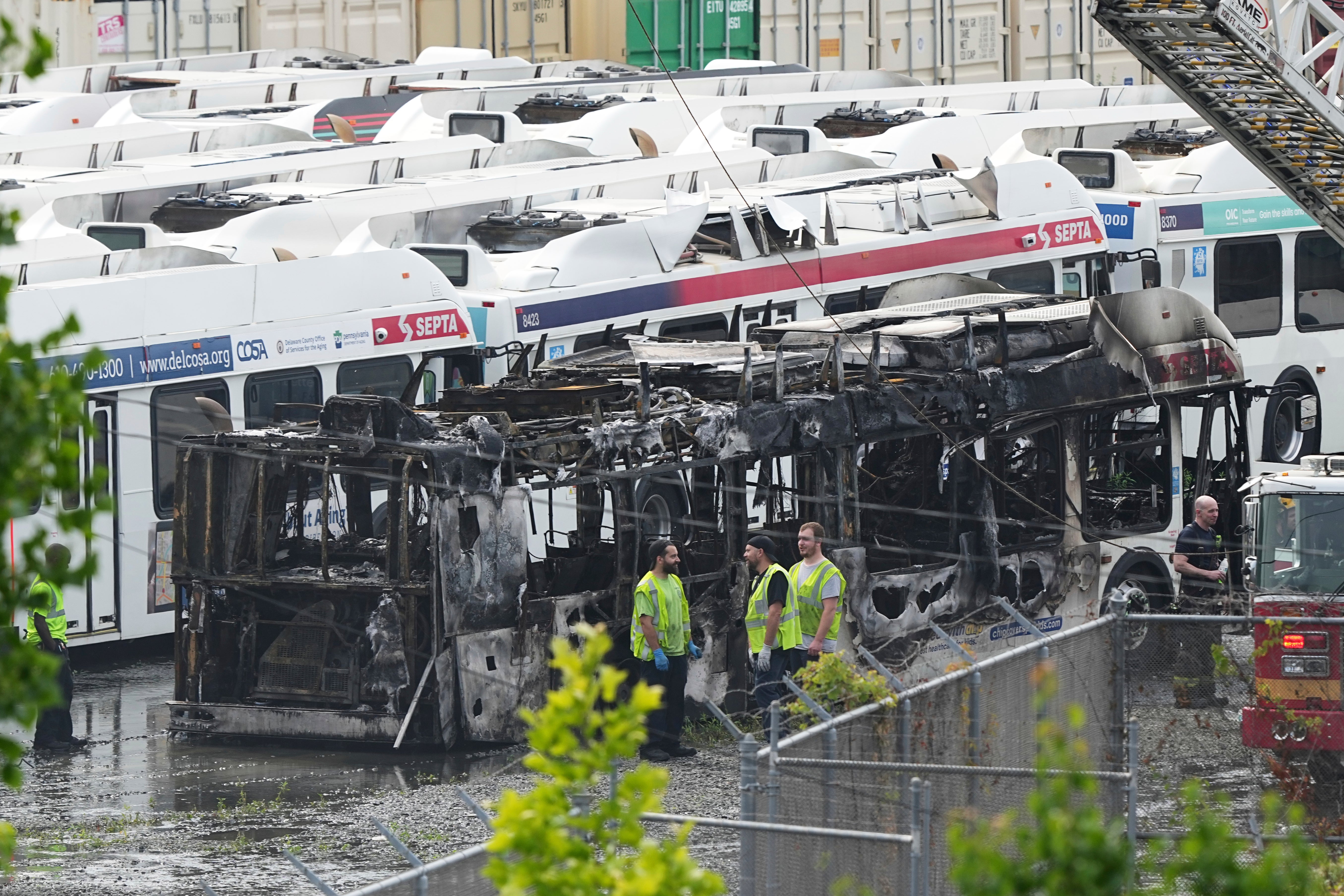 FILADELFIA-AUTOBUSES INCENDIO