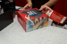 Aficionados hacen largas filas para recibir nuevo Nintendo Switch 2