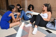 Estudiantes cubanos protagonizan inusual protesta por aumento de tarifas de internet