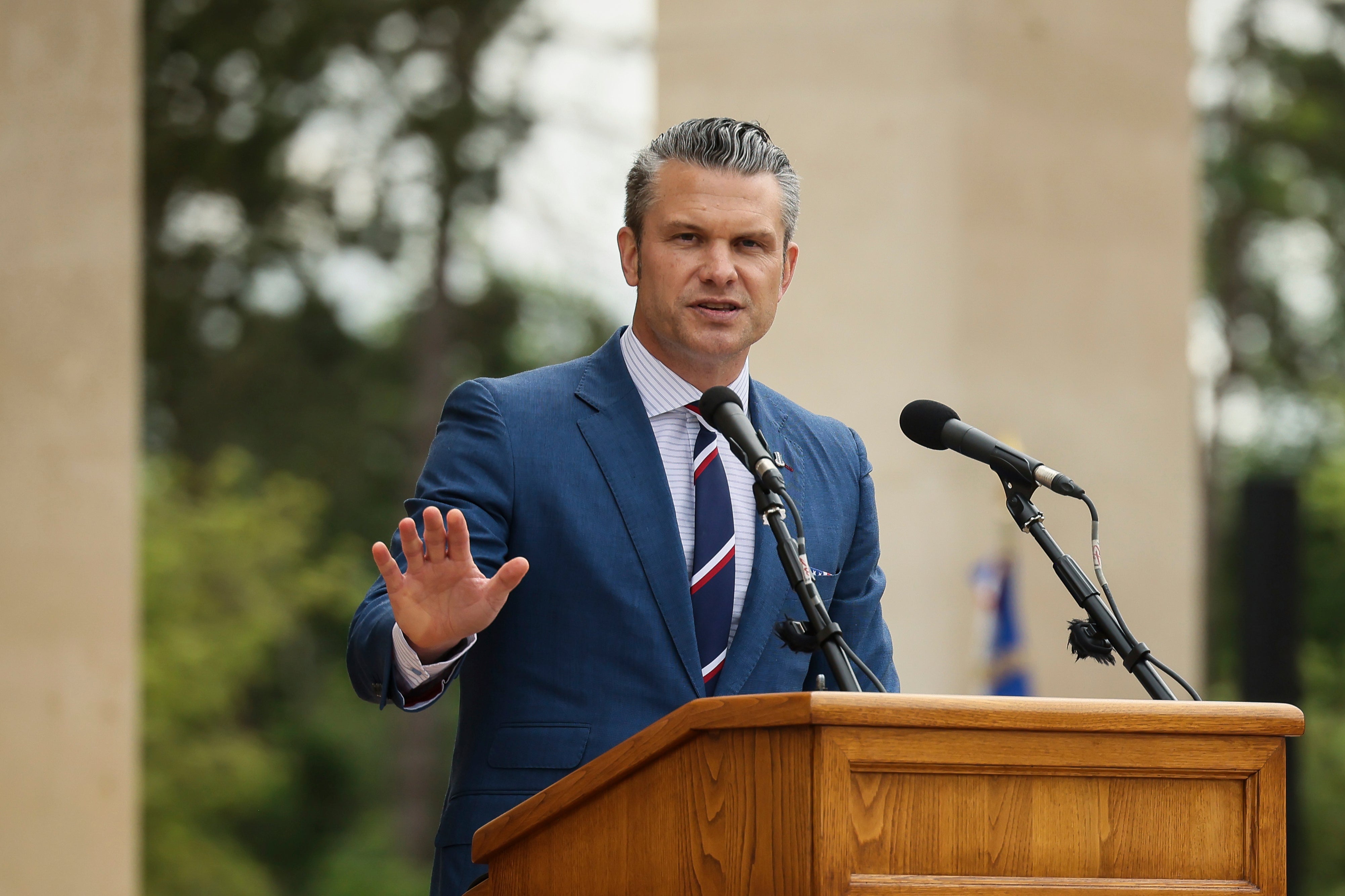 PENTÁGONO-HEGSETH