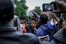 Trump promete apoyo a universidades históricamente negras, pero recorta programas de diversidad