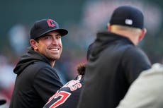 Bieber no lanzará 7 días con los Guardianes tras un revés en su regreso de cirugía Tommy John