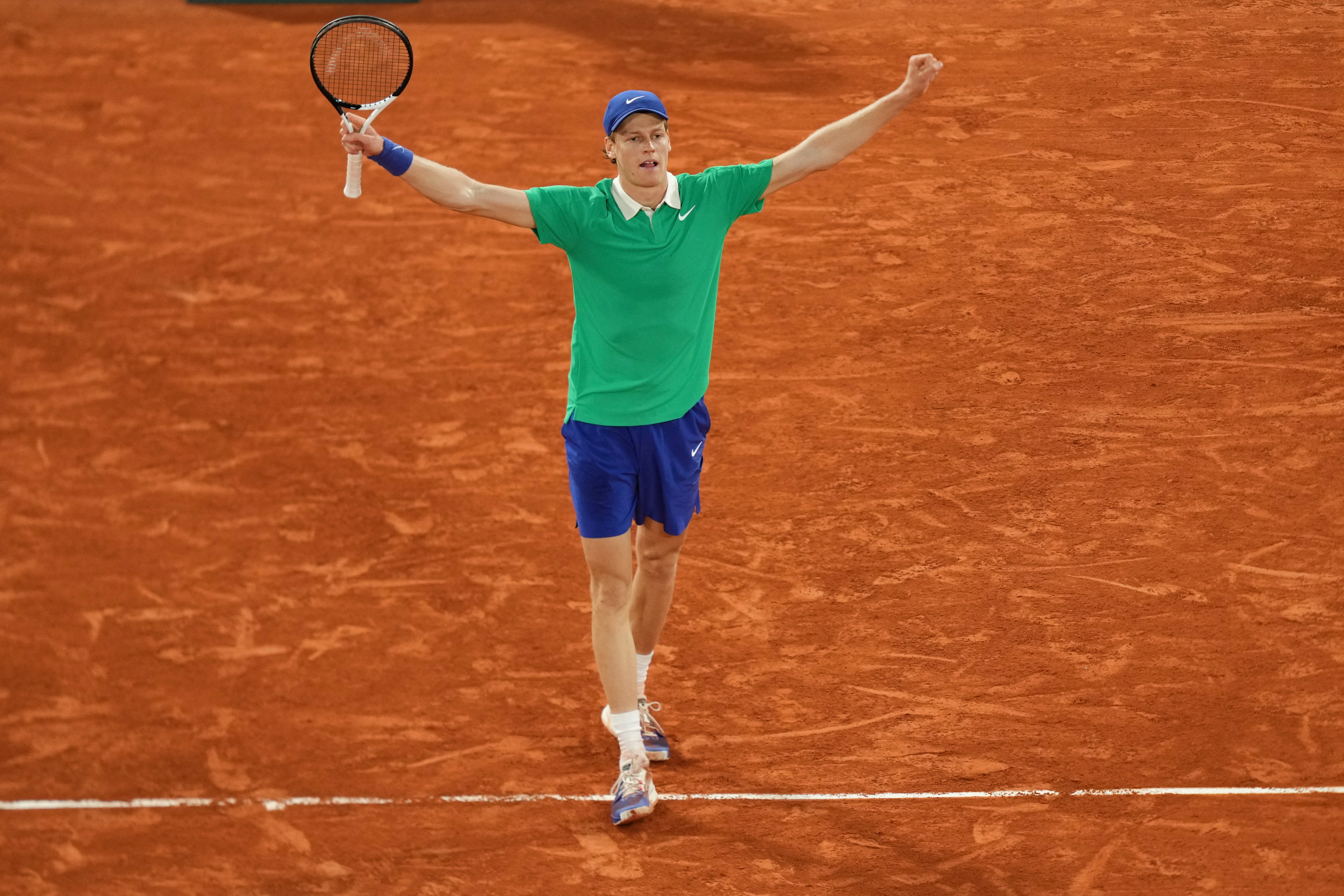 Sinner busca su primer título del Abierto de Francia ante el campeón defensor Alcaraz