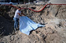 Hallan más sepulturas de la época de la guerra civil en un parque en Grecia