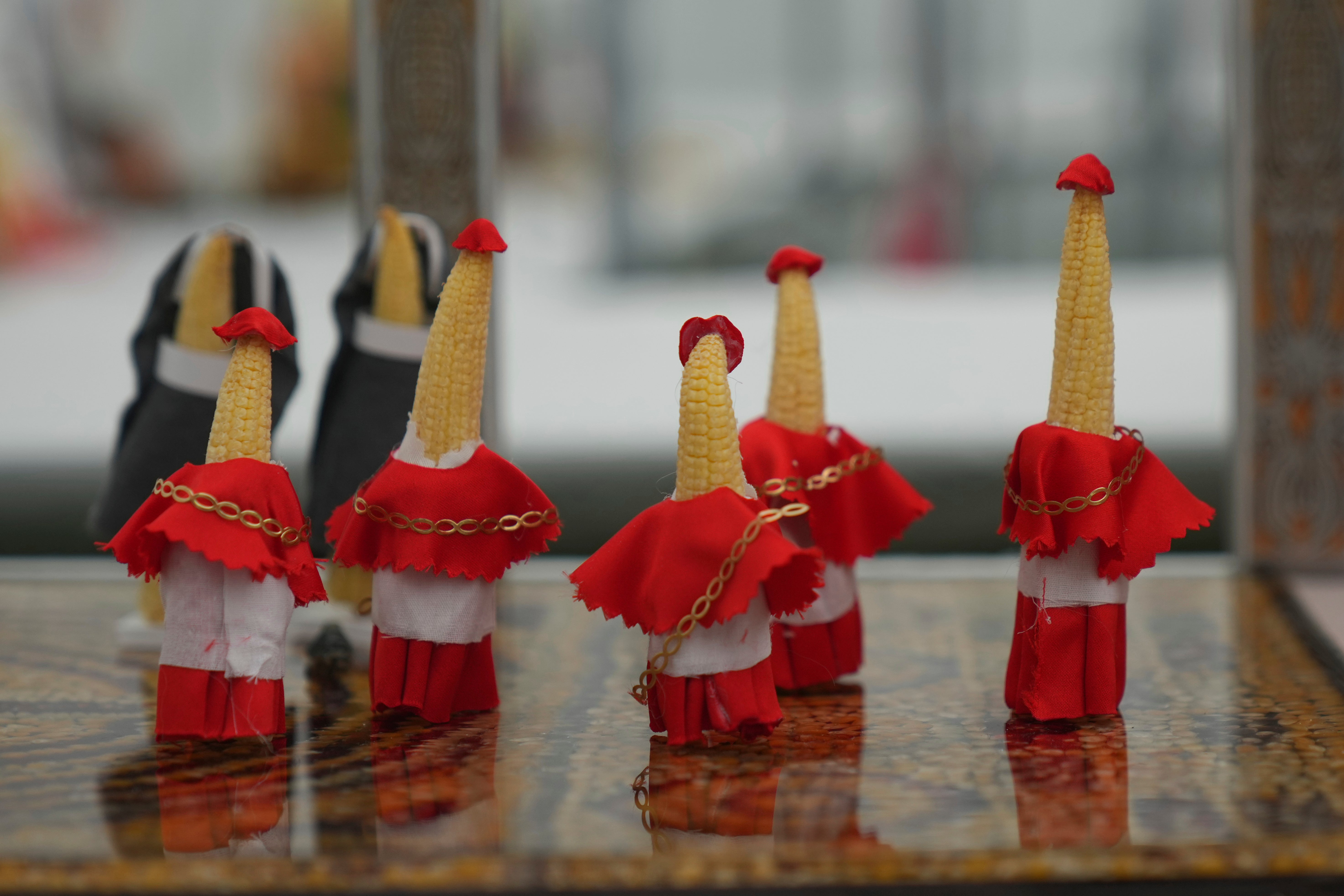 Concurso de esculturas de vegetales incluye una calabaza de Trump y un "Cornclave" papal