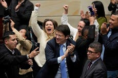 Atentado deja herido de bala al senador y precandidato presidencial Miguel Uribe en Colombia