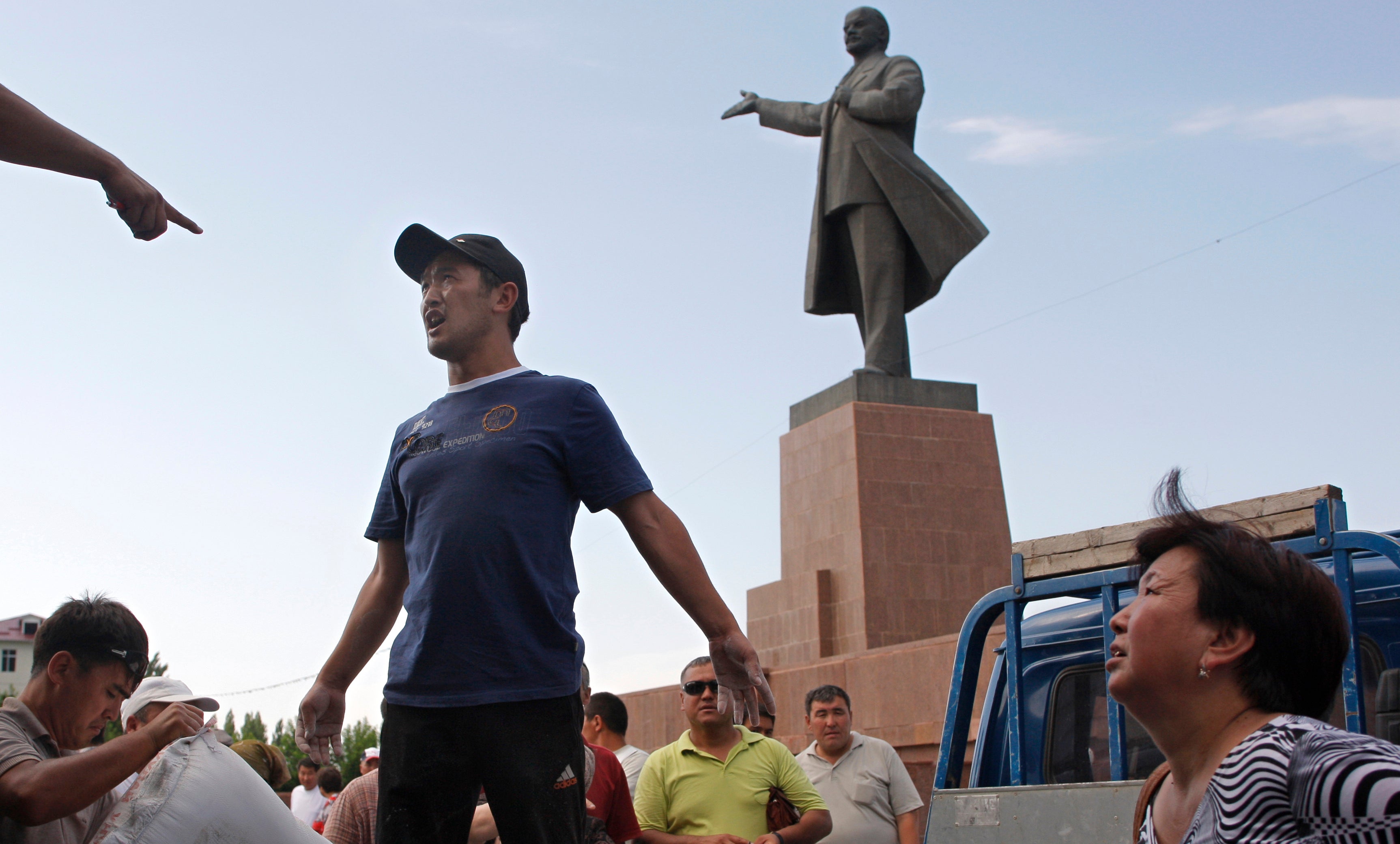 KIRGUISTAN-MONUMENTO A LENIN