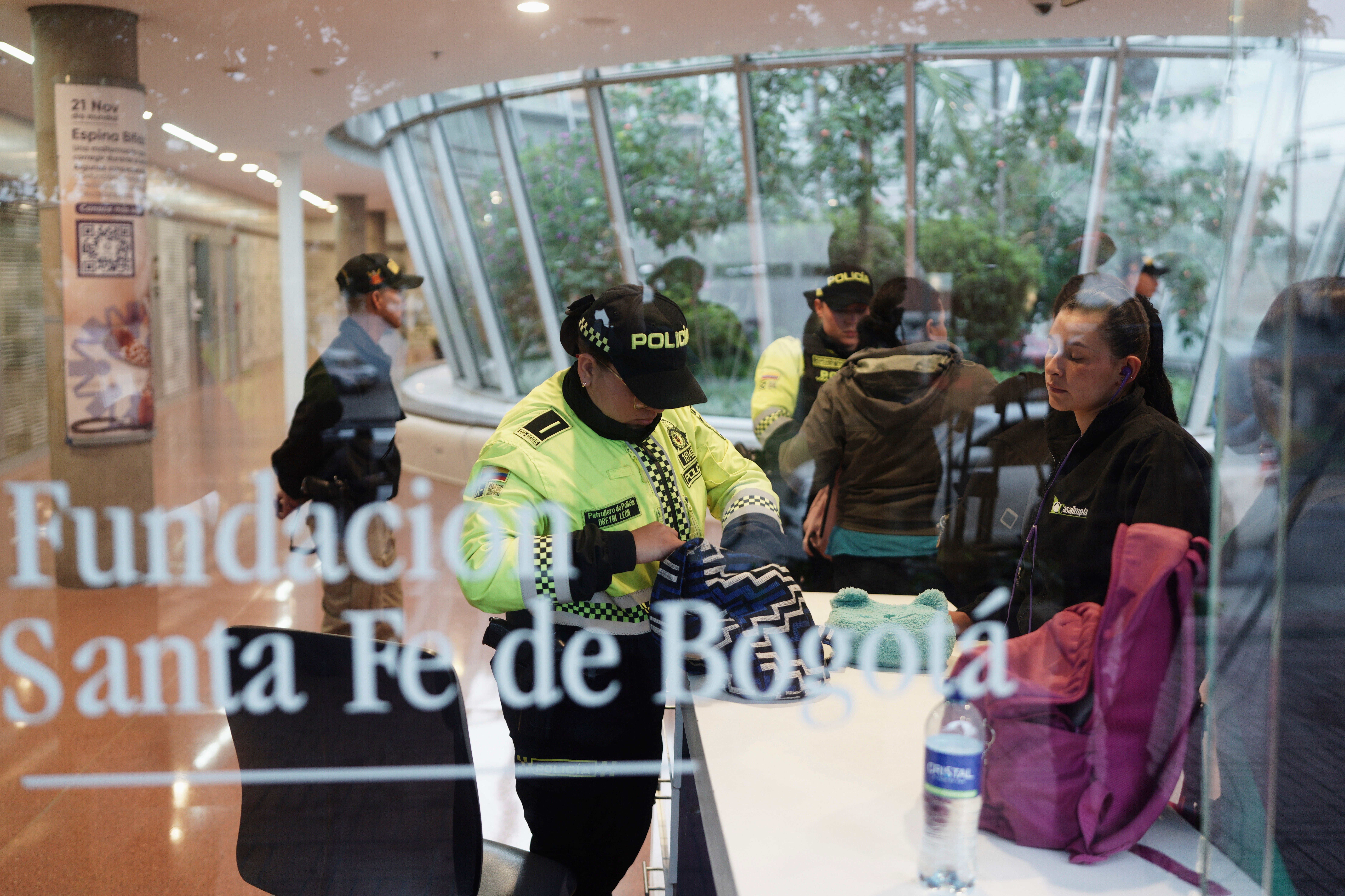 “Horas críticas” atraviesa el senador colombiano y aspirante presidencial colombiano tras atentado