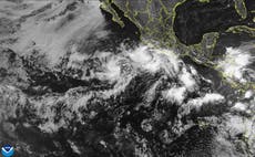 Tormenta tropical Bárbara se fortalece frente a costa de México y podría convertirse en huracán