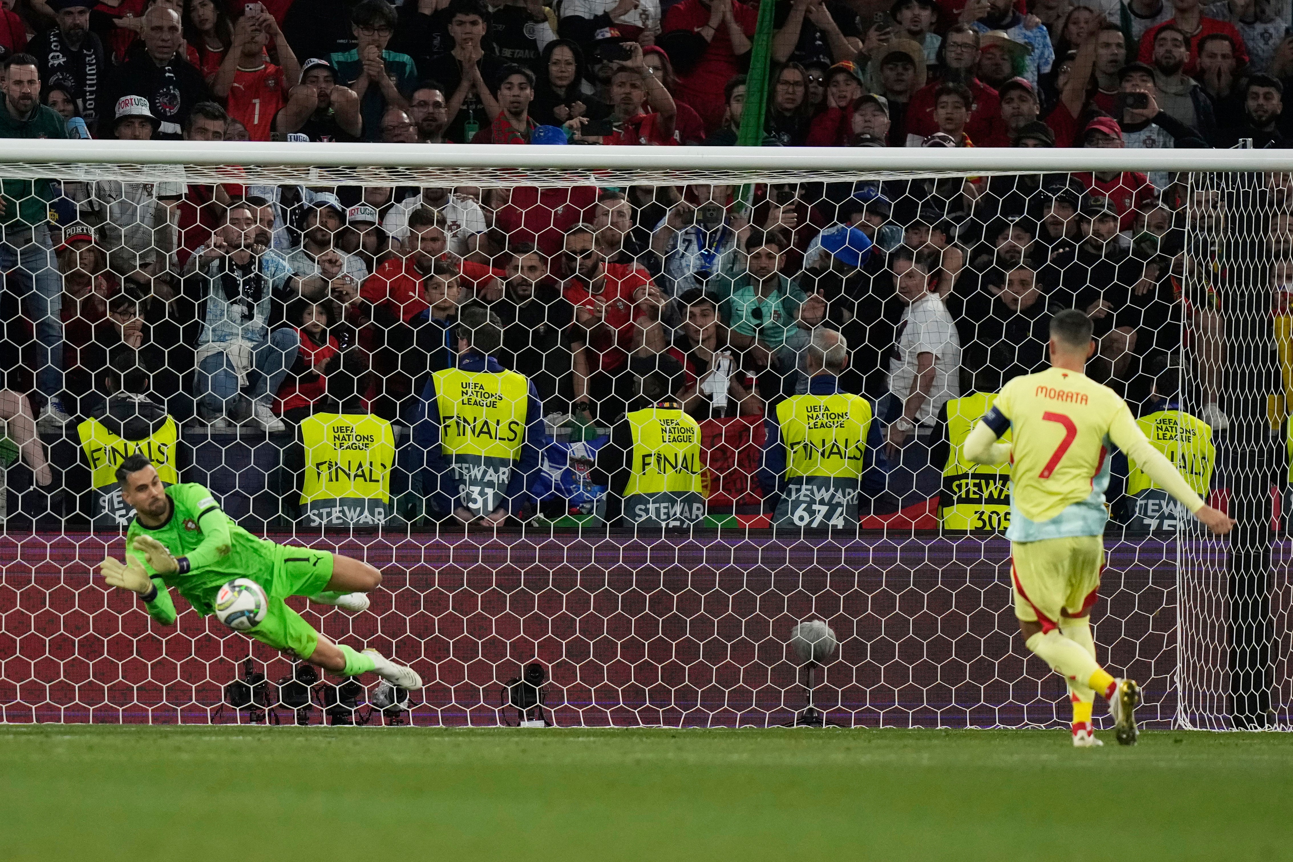 Portugal vence a España en penales y gana la Liga de Naciones de Europa