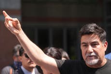 Líder sindical de California es acusado de obstruir a un agente durante redada migratoria