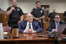 Jurado revisa correos electrónicos de acusadora de Weinstein durante las deliberaciones