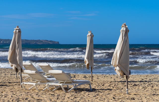 <p>Mallorca reducirá el número de reposeras en sus playas</p>