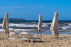 Mallorca retira 1.700 reposeras tras protestas contra el turismo