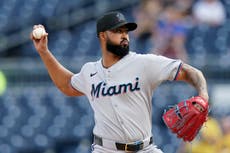 Alcántara lanza seis entradas en blanco y Marlins superan 3-2 a Piratas