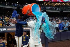 Chourio y Bauers conectan jonrones para llevar a los Brewers al triunfo 4-uno sobre los Braves