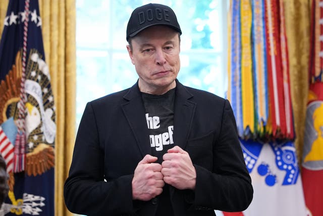 <p>Las críticas de Musk a su bot de inteligencia artificial integrado se produjeron después de que este afirmara que la violencia de grupos de derecha era más frecuente que los ataques de la izquierda</p>