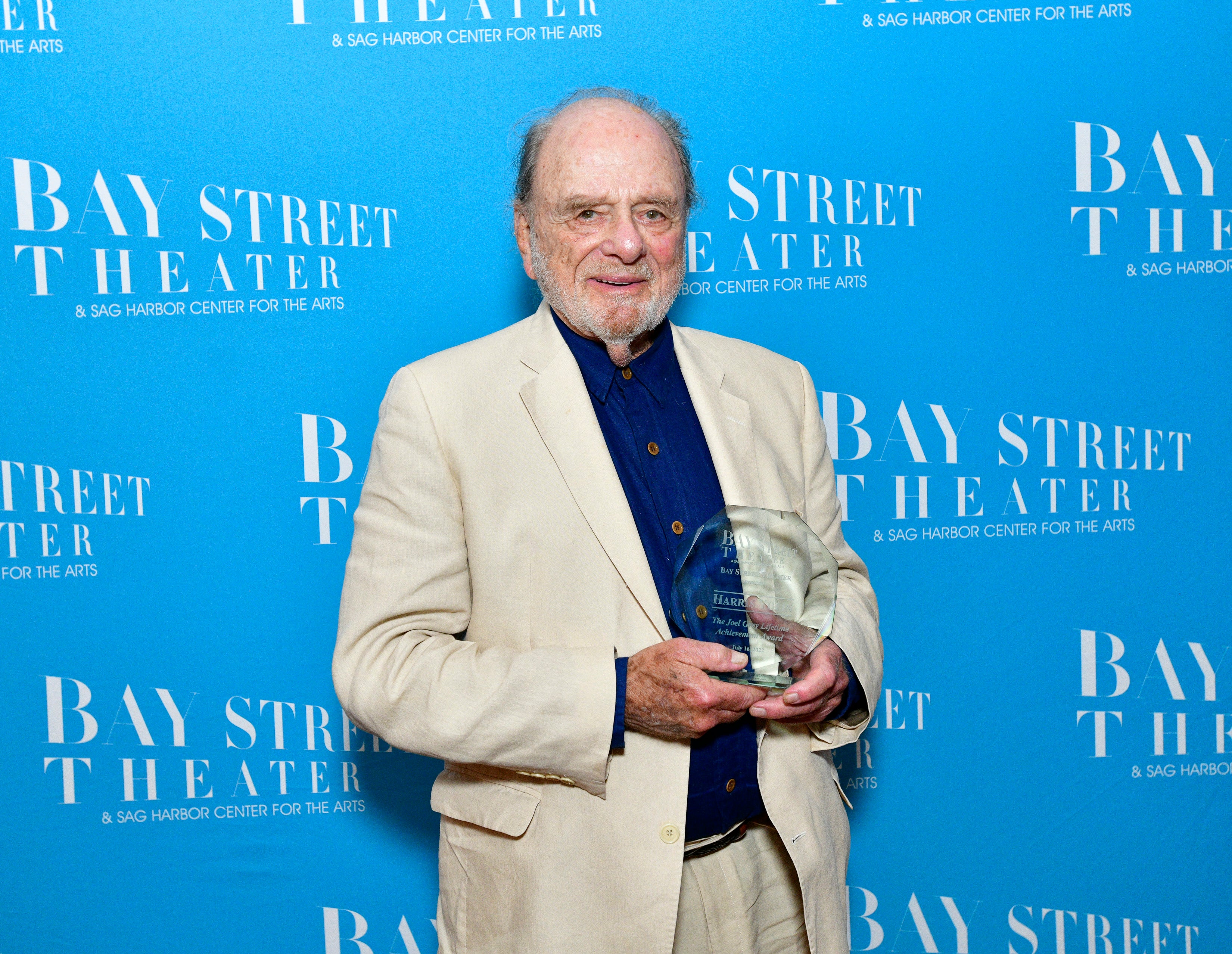 Harris Yulin asiste al evento Bay Street Theater Honors Mercedes Ruehl & Harris Yulin el 16 de julio de 2022 en East Hampton, Nueva York, EE. UU.
