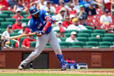 Clement conecta jonrón y los Azulejos vence 5-2 a Cardenales para barrer la serie