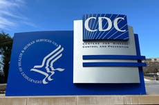 Cientos de empleados despedidos de los CDC en EEUU están siendo reincorporados
