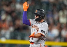 Gigantes remontan de nuevo y vencen 10-7 a Rockies para hilar 7mo triunfo