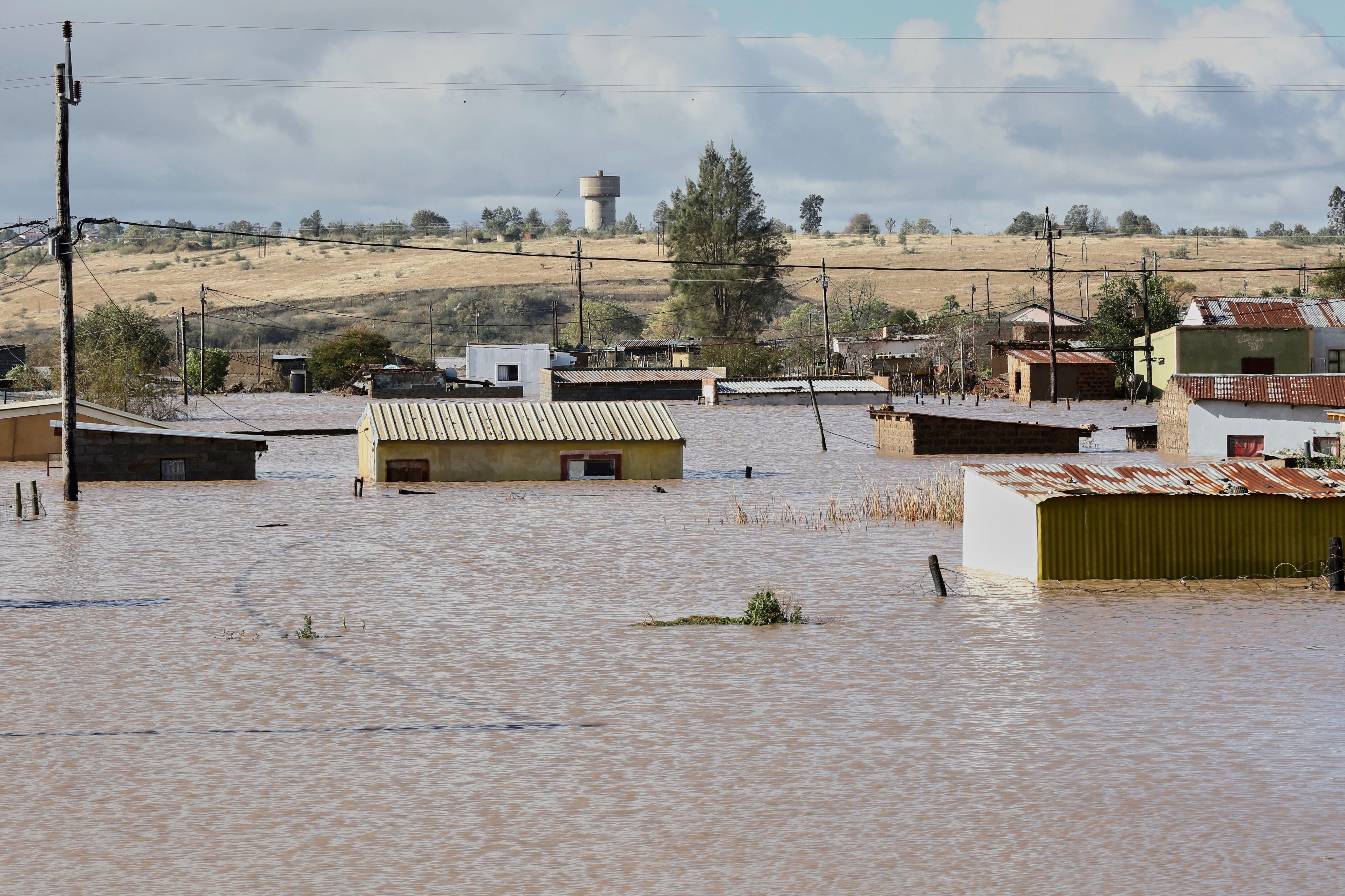 SUDAFRICA-INUNDACIONES