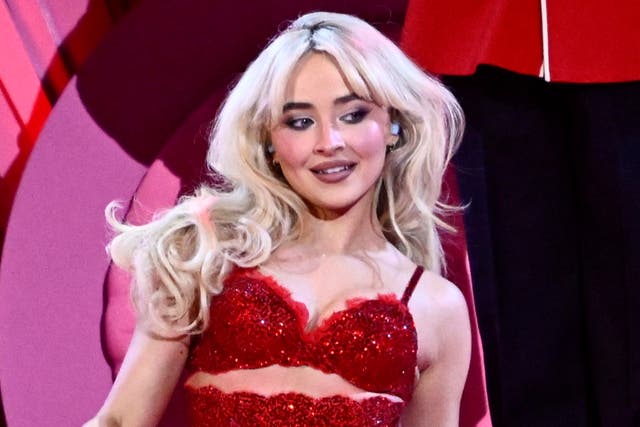 <p>Sabrina Carpenter actuando en los BRIT Awards de Londres en marzo de 2025</p>