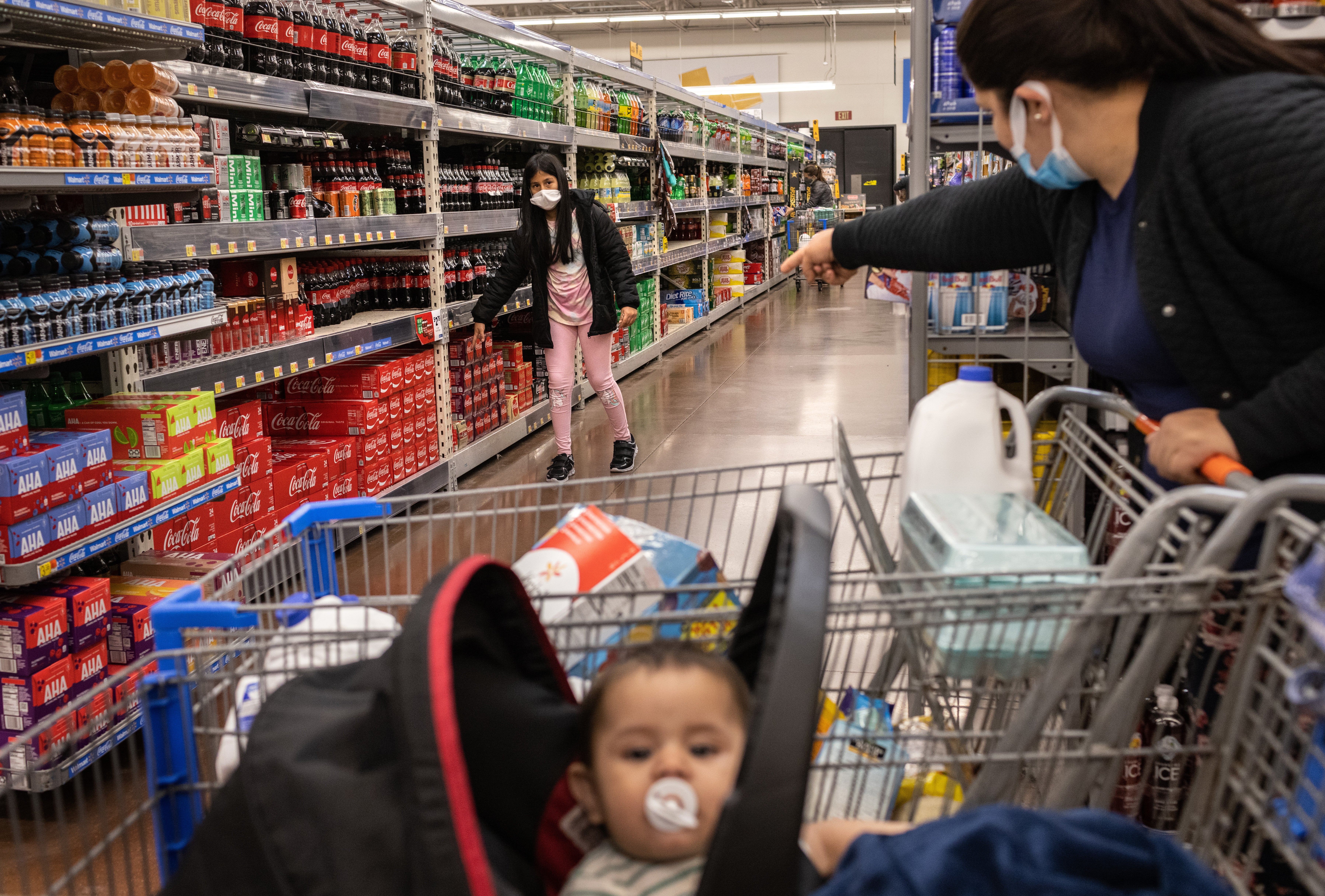 Aunque no hay datos que vinculen inequívocamente el temor de la población hispana a las redadas de migración con la merma en la compra, ejecutivos de las grandes marcas reconocen que esta preocupación podría tener algún impacto en las ventas.