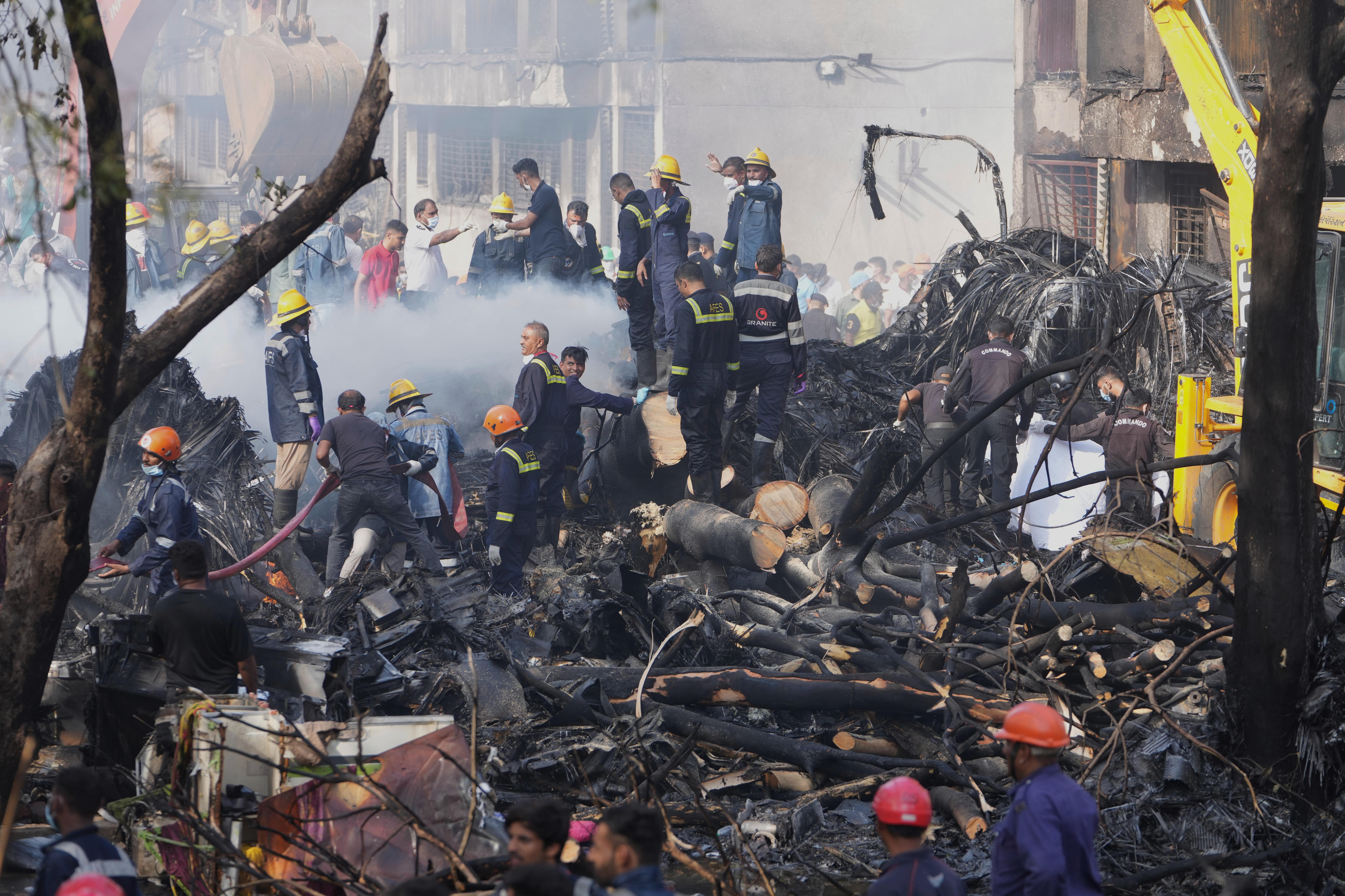 Equipos de búsqueda y rescate en el lugar del accidente
