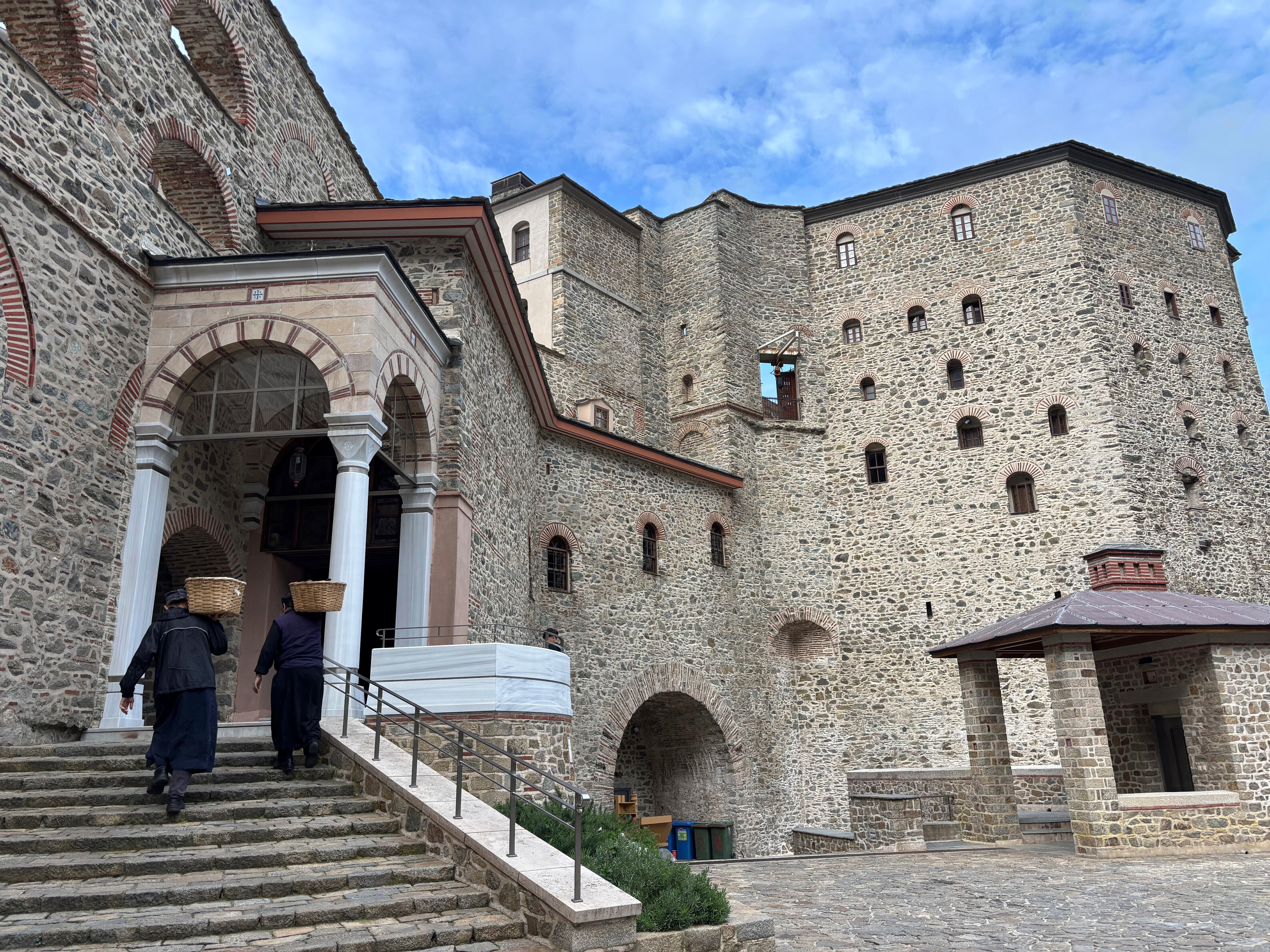EUR-GEN GRECIA-SISMO-MONASTERIO DAÑOS