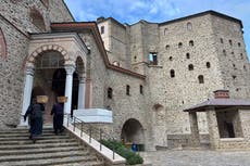 Sismos dañan monasterios centenarios en una comunidad religiosa aislada en Grecia