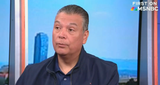 Alex Padilla afirma que el FBI lo escoltó a la rueda de prensa antes de ser expulsado