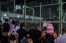 Cuatro personas escapan de centro de detención para migrantes en Newark, Nueva Jersey, según el DHS