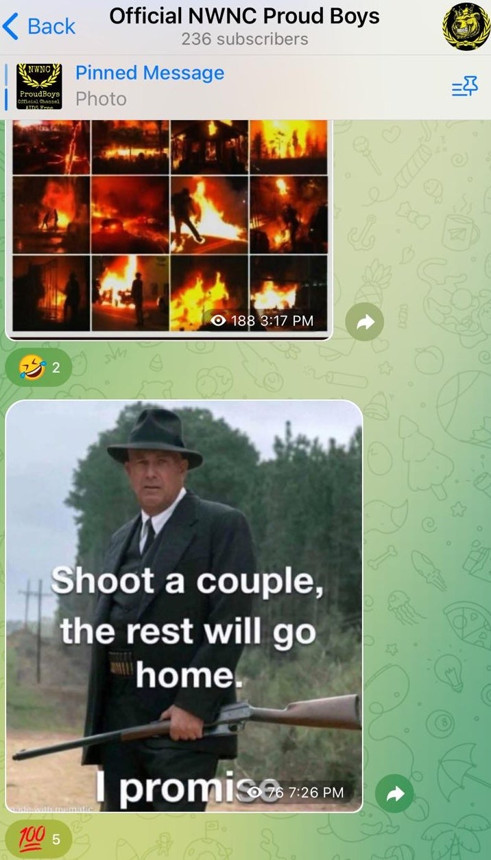 Uno de los memes en un canal de Telegram de los Proud Boys. Los expertos aseguran que los mensajes son alarmantes porque pueden inspirar “violencia de un agresor solitario”