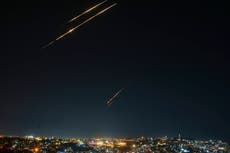 Irán e Israel reportan nueva ola de ataques con misiles; se oyen explosiones en Jerusalén