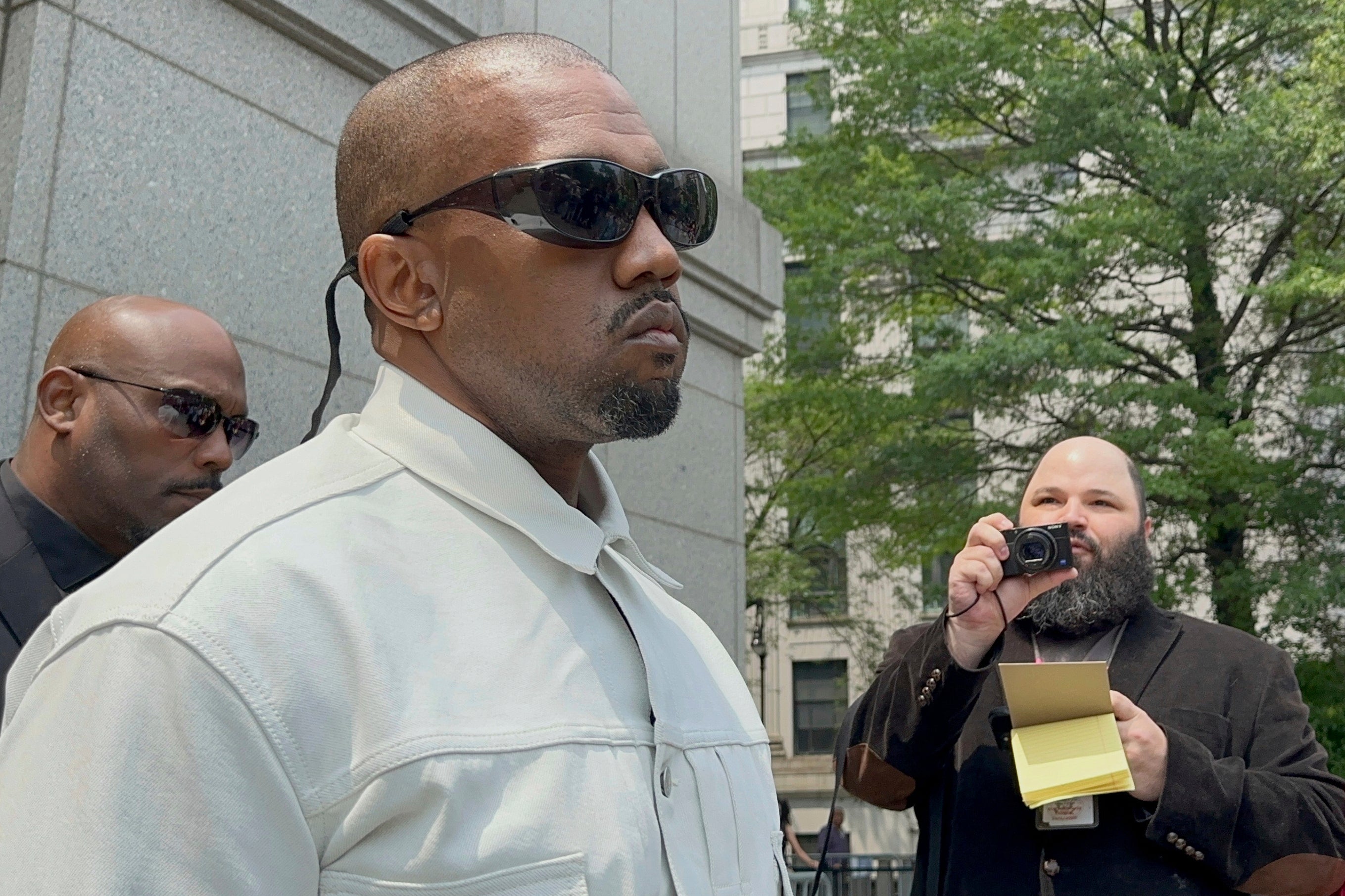 El rapero Ye, antes Kanye West, intenta asistir al juicio de Sean "Diddy" Combs pero no logra entrar
