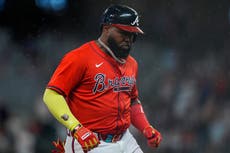 Ozuna y Harris conectan jonrones de 3 carreras y Bravos remontan para vencer 12-4 a Rockies