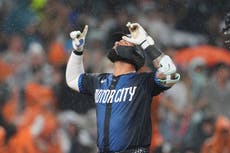 Torres y Greene conducen a Tigres hacia triunfo de 11-5 bajo la lluvia sobre Rojos