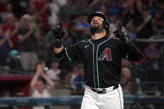 Perdomo conecta triple de 3 carreras, Diamondbacks anotan 5 en la 9na y superan 8-7 a Padres