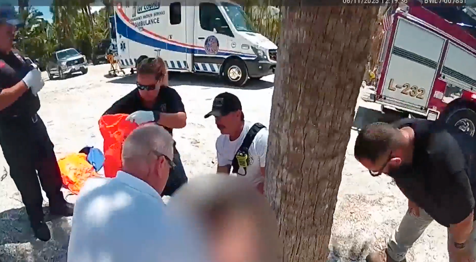 Las grabaciones de las cámaras corporales de la policía captaron los momentos posteriores al horrible ataque, cuando los equipos de rescate y varios hombres, entre ellos Álvarez, acudieron en ayuda de la niña.