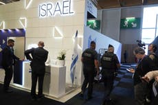 Israel condena la colocación de pantallas negras en sus puestos en una feria aeronáutica en París