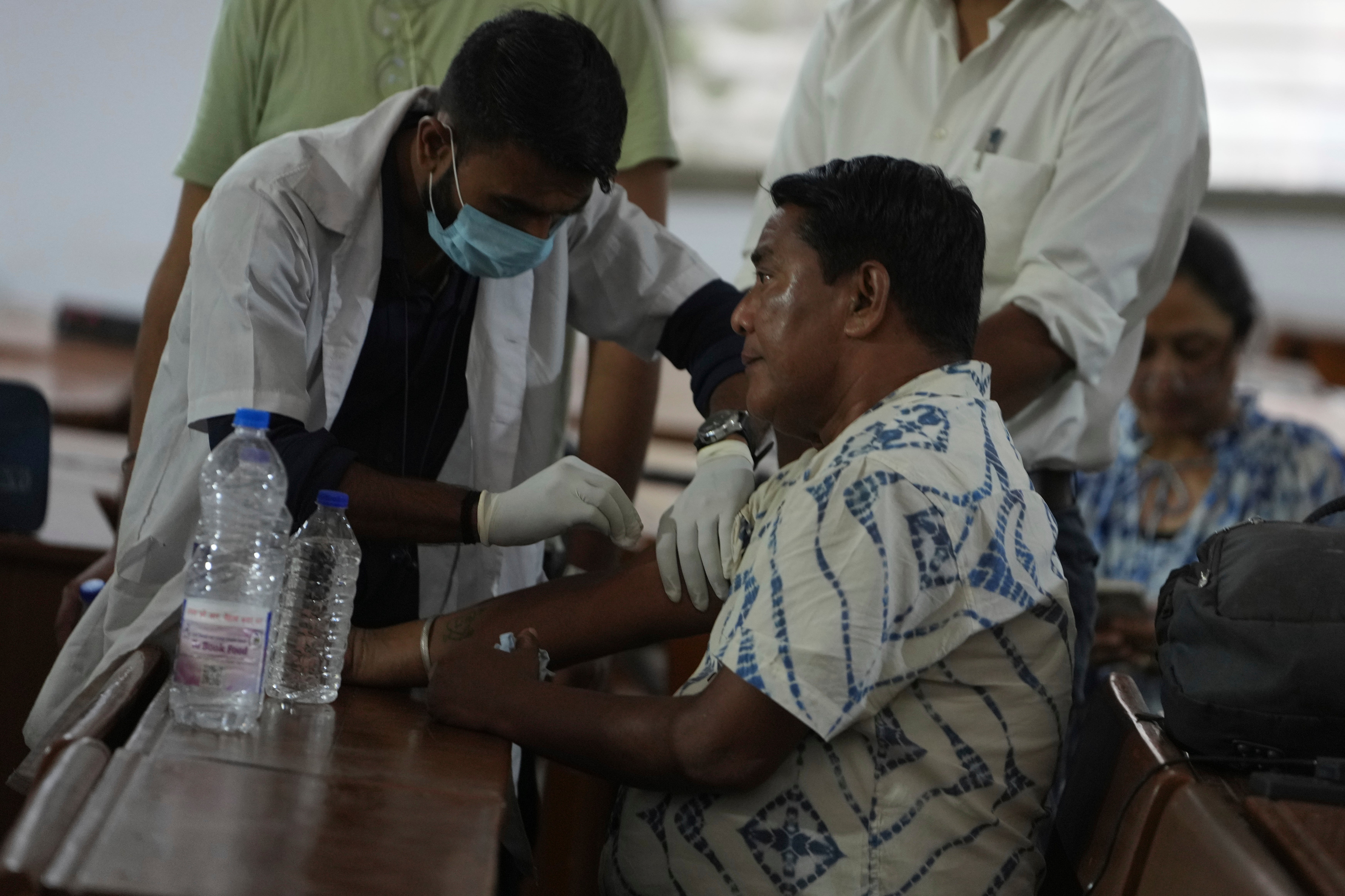 INDIA-AVIÓN ESTRELLADO-MÉDICOS