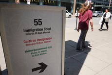 Cambios en políticas migratorias de Trump hacia ciudades gobernadas por demócratas generan confusión