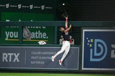 Goodman y Moniak disparan jonrones en la 9na y los Rockies vencen 6-4 a los Nacionales