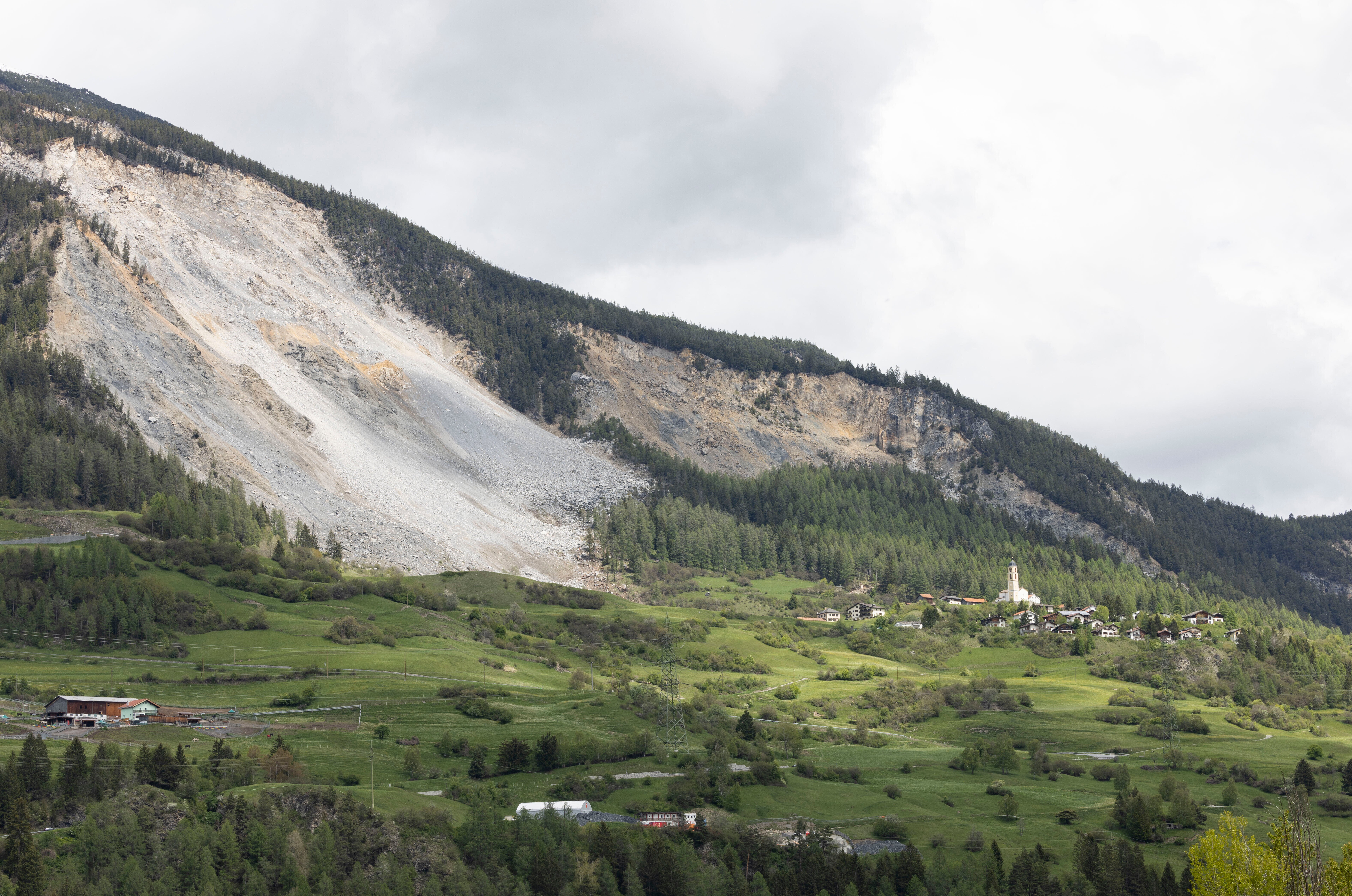 SUIZA-DESLIZAMIENTO-EVACUACION