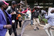 Padre de hombre baleado en protestas en Kenia exige responsabilidad policial