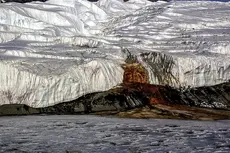 Revelan el enigma de las “cataratas de sangre” en la Antártida