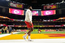 Trey Smith y Travis Kelce se presentan en el minicampamento de los Chiefs